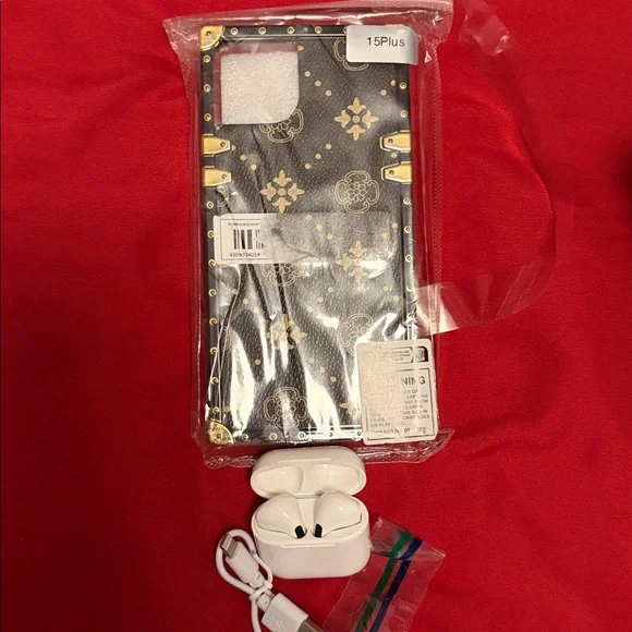 15 plus White Phone Case & Earbuds - Picture 3 of 5